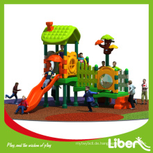 Zweite Hand Outdoor Baum Haus Spielplatz mit bunten Gummi Partikel Granulat